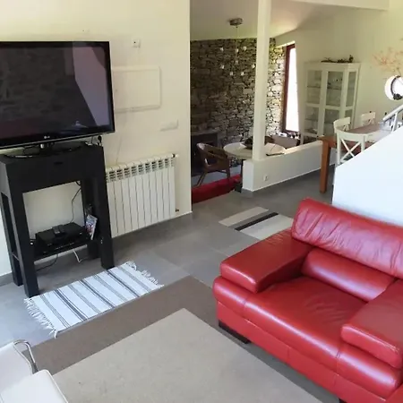 Spacious House In With Stunning Mountain Views, 150 M² Apartman Seia