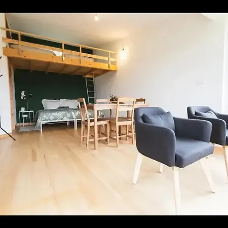 Spacious House In With Stunning Mountain Views, 150 M² Appartamento *