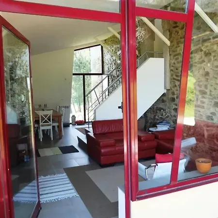 Spacious House In With Stunning Mountain Views, 150 M² Seia