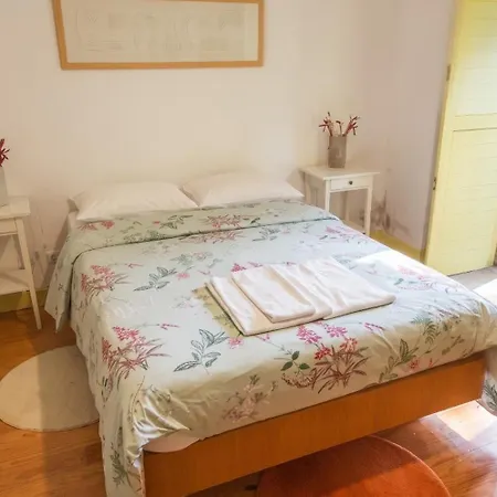 Spacious House In With Stunning Mountain Views, 150 M² Seia