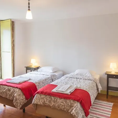 Spacious House In With Stunning Mountain Views, 150 M² Appartement