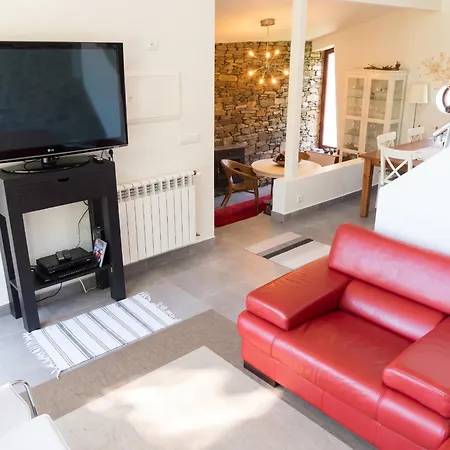Spacious House In With Stunning Mountain Views, 150 M² Appartement