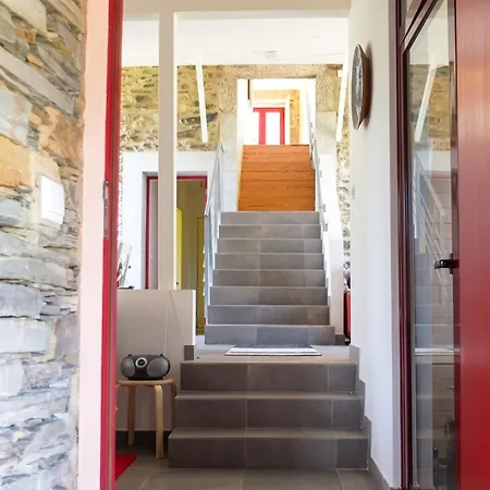 Spacious House In With Stunning Mountain Views, 150 M² Appartement