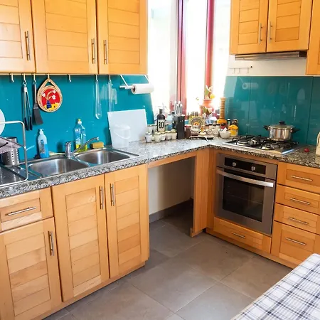 Spacious House In With Stunning Mountain Views, 150 M² Appartement