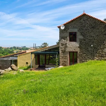 Spacious House In With Stunning Mountain Views, 150 M² Appartement