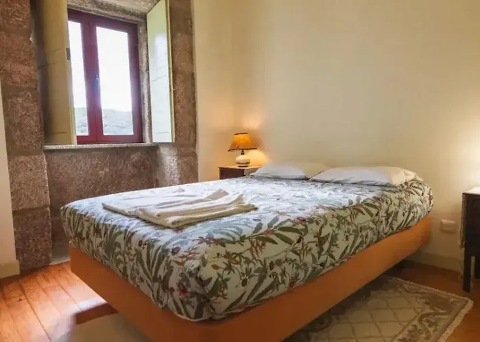 Spacious House In With Stunning Mountain Views, 150 M² Seia