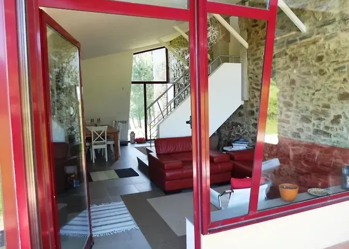 Spacious House In With Stunning Mountain Views, 150 M² Seia